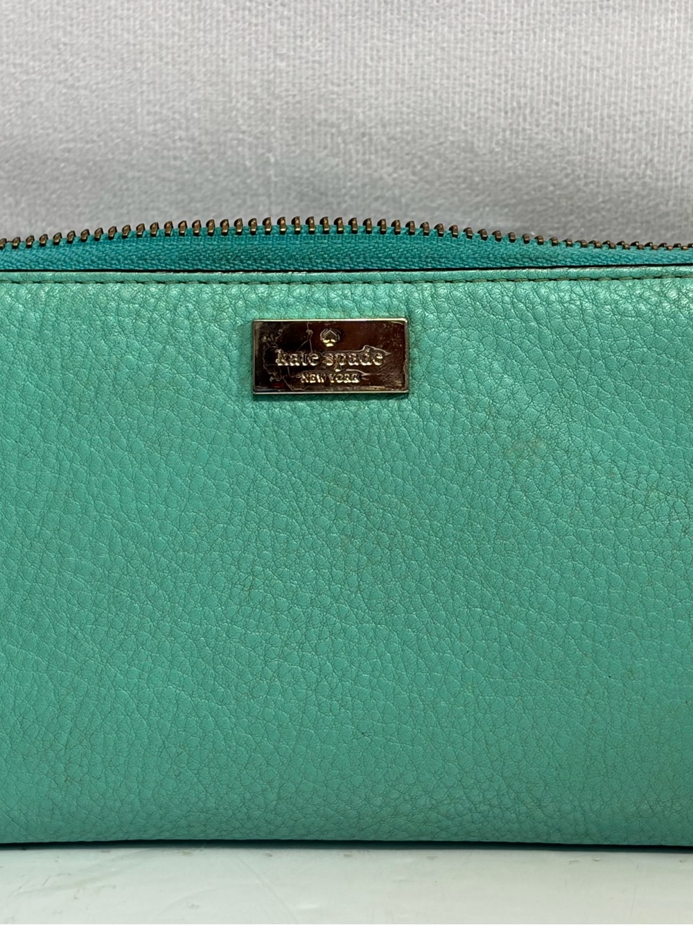 kate spade teal pebbled leather cosmetic pouch with gold plaque